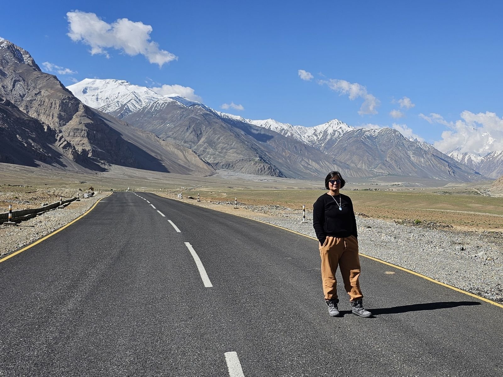 Ladakh road picture - Manu and Tik
