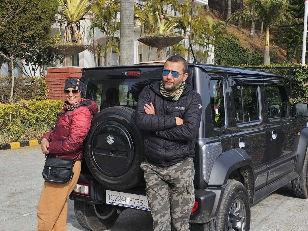 Picture of both standing with Dolma / Jimny - Manu and Tik